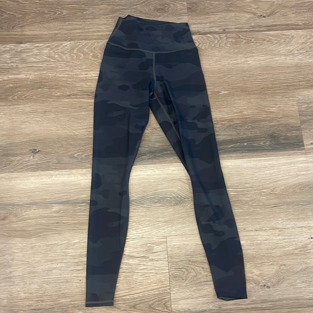 size small alo dark chamo leggings